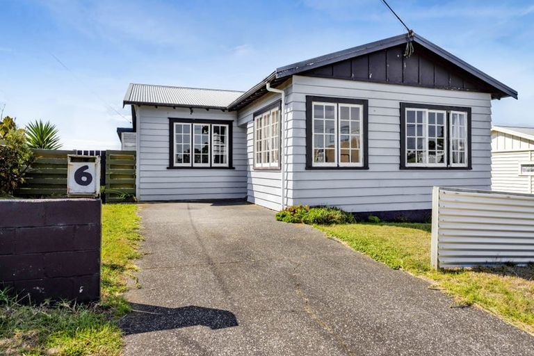 Photo of property in 6 Devon Street, Patea, 4520