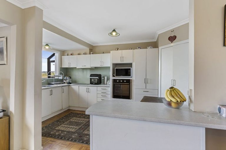 Photo of property in 17 Tui Vale Road, Shelly Park, Auckland, 2014