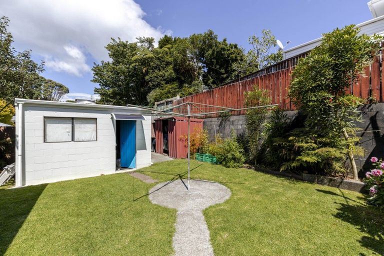 Photo of property in 32 Beaumont Crescent, Frankleigh Park, New Plymouth, 4310
