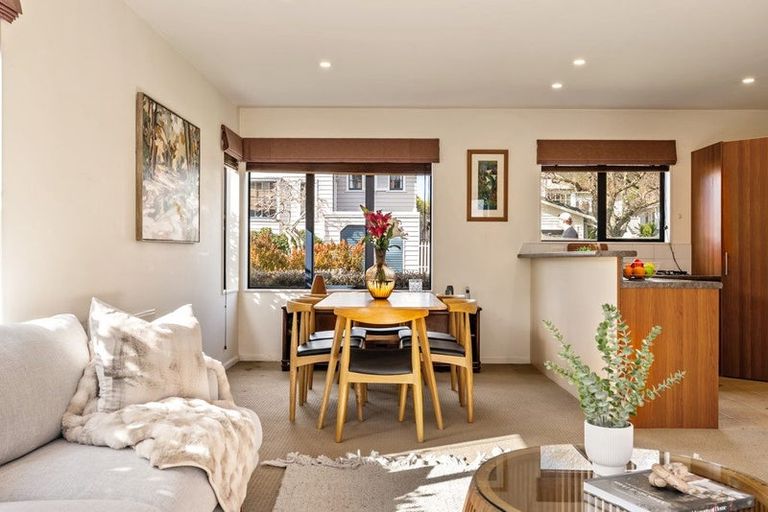 Photo of property in 58 Friend Street, Karori, Wellington, 6012