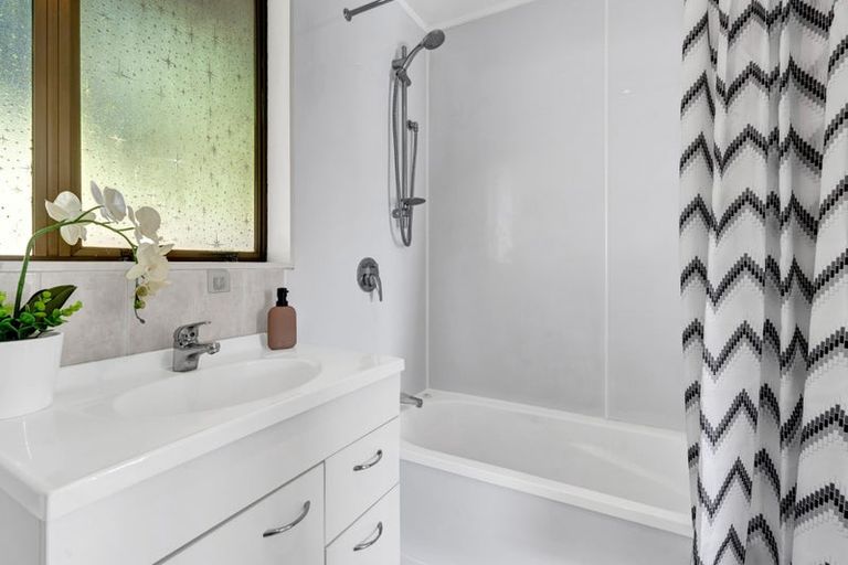 Photo of property in 12 Villa Place, Bell Block, New Plymouth, 4312