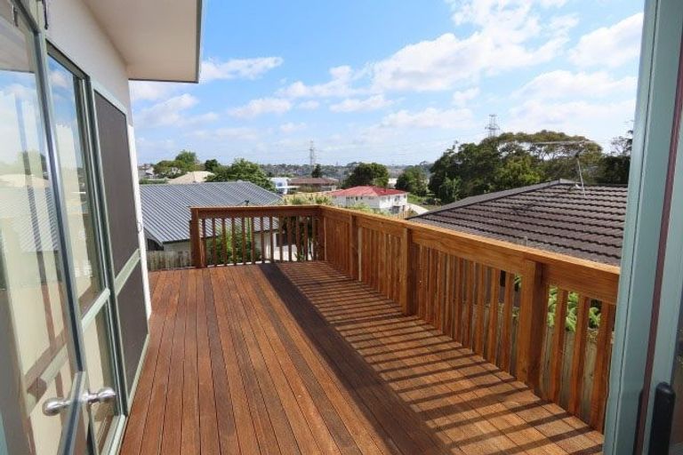 Photo of property in 6 Longview Rise, Massey, Auckland, 0614