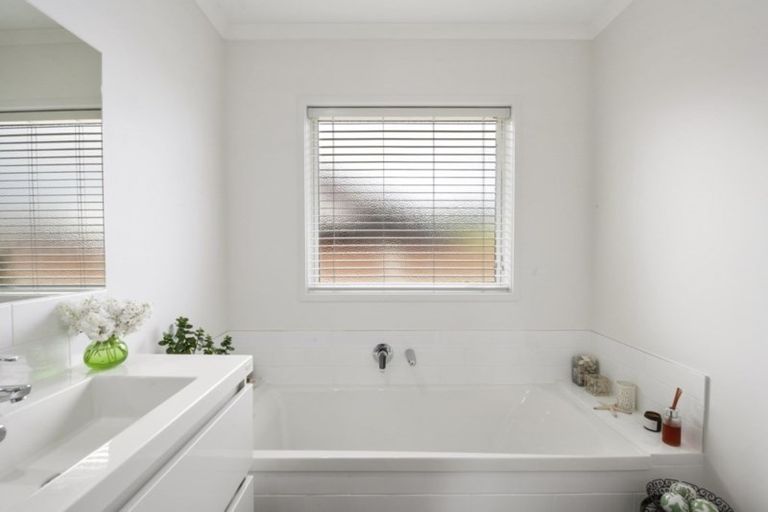 Photo of property in 3 Montgomery Crescent, Kinloch, Taupo, 3377