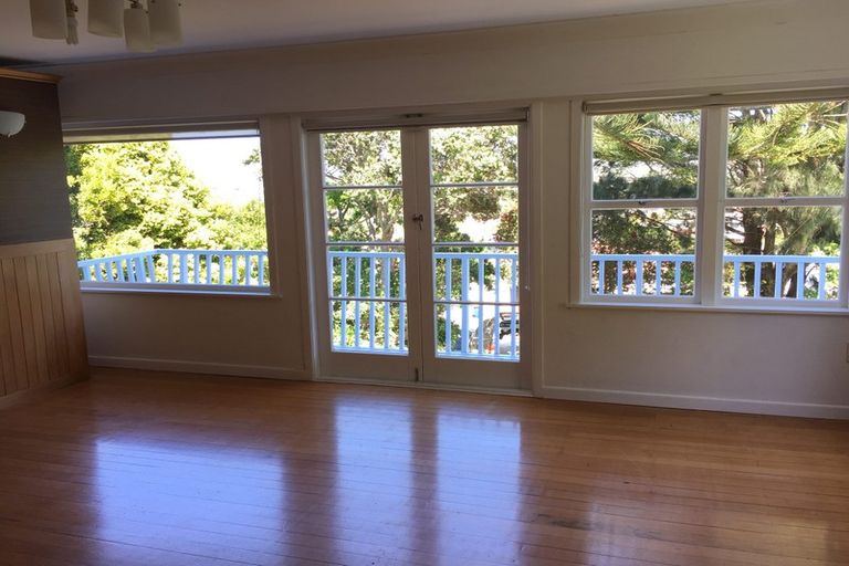 Photo of property in 26 William Souter Street, Forrest Hill, Auckland, 0620