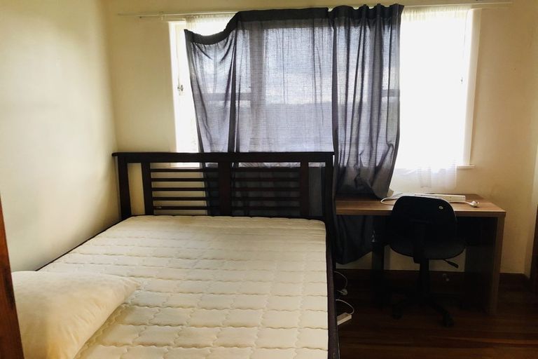 Photo of property in 964 East Coast Road, Northcross, Auckland, 0632