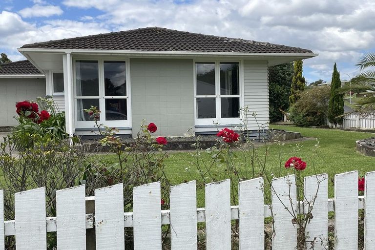 Photo of property in 42 Hamilton Drive, Waiuku, 2123