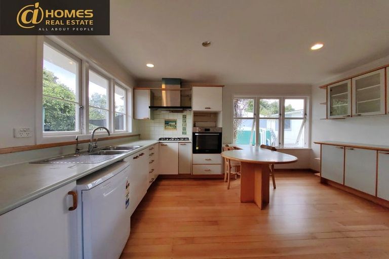 Photo of property in 35 Schnapper Rock Road, Greenhithe, Auckland, 0632