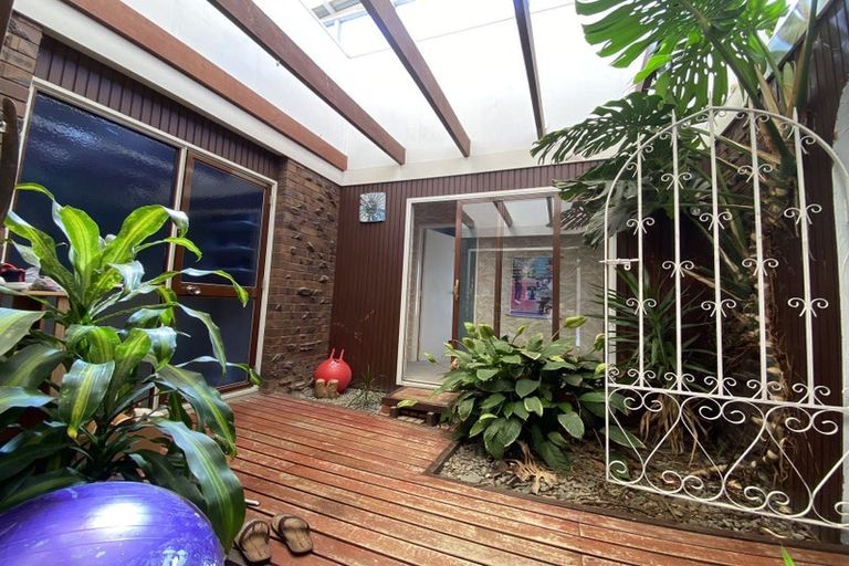 Photo of property in 41 Stanniland Street, Sunnyhills, Auckland, 2010