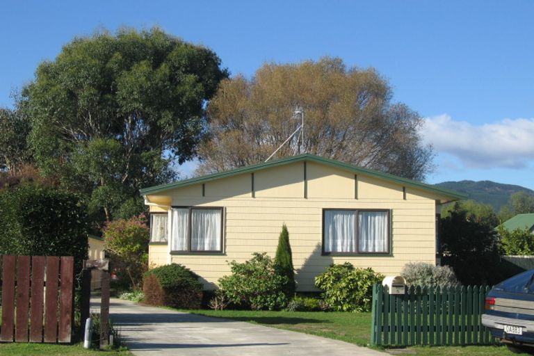Photo of property in 5 Dennis Taylor Court, Paraparaumu, 5032