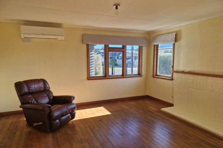 Photo of property in 115 Seaview Road, Westown, New Plymouth, 4310