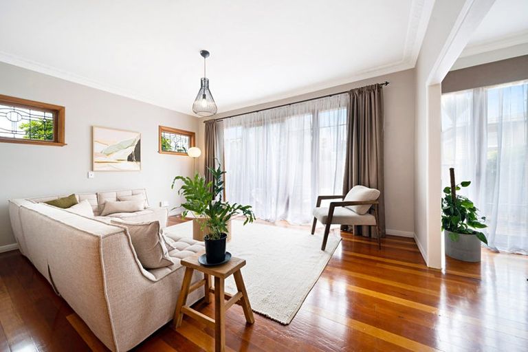 Photo of property in 4149 Great North Road, Glen Eden, Auckland, 0602