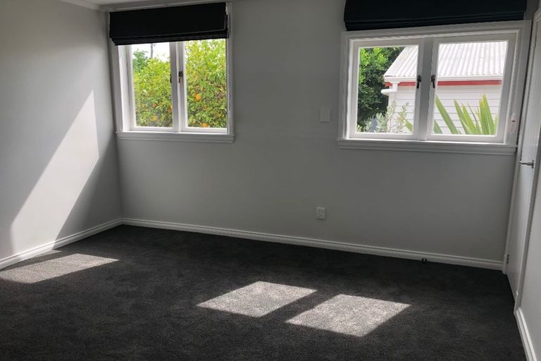 Photo of property in 25 Taupaki Road, Taupaki, Henderson, 0782