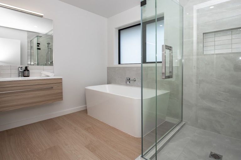 Photo of property in 2/130 Richmond Street, Petone, Lower Hutt, 5012