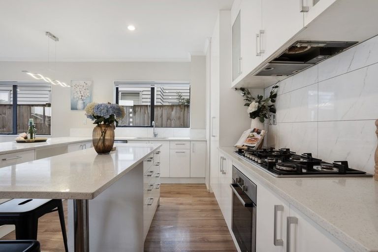 Photo of property in 11 Evelina Lane, Flat Bush, Auckland, 2019