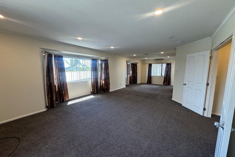 Photo of property in 24a Reeves Road, Pakuranga, Auckland, 2010