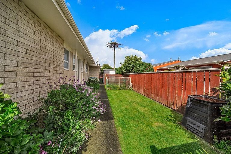 Photo of property in 21 Davidson Street, Hawera, 4610
