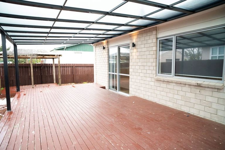 Photo of property in 17 Clendon Place, Manurewa, Auckland, 2102