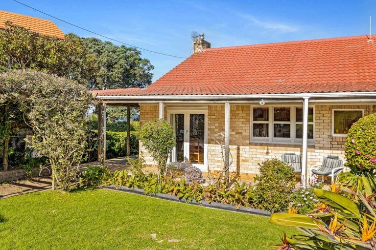 Photo of property in 5 Churchill Road, Murrays Bay, Auckland, 0630