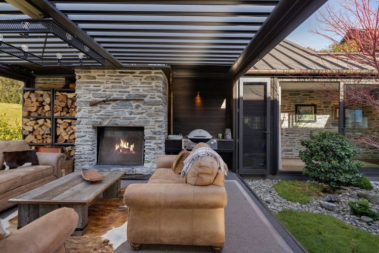 Photo of property in 31 Hackett Road, Jacks Point, Queenstown, 9371