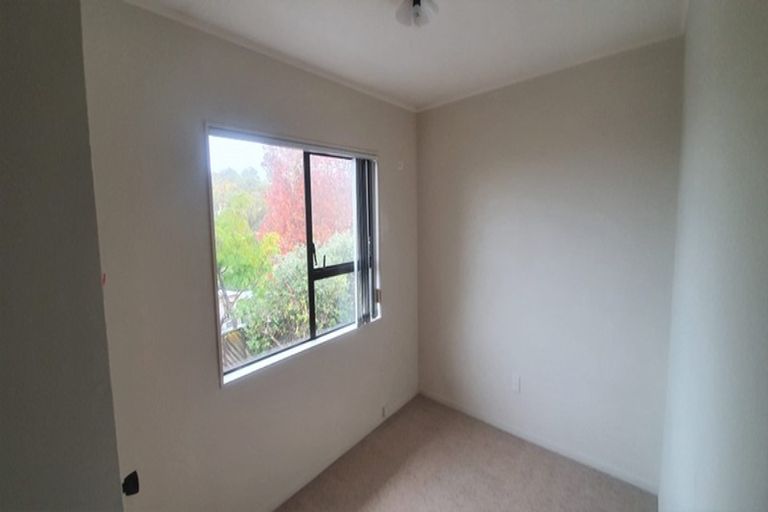 Photo of property in 12 Tetrarch Place, Totara Vale, Auckland, 0629