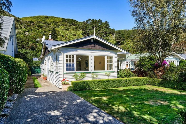 Photo of property in 107 Oroua Street, Eastbourne, Lower Hutt, 5013