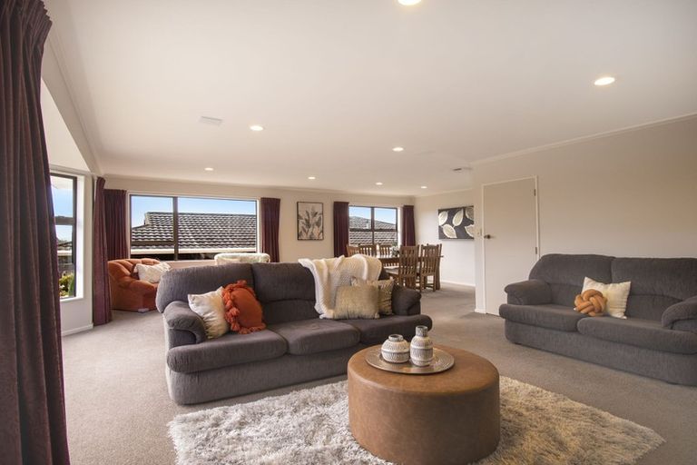 Photo of property in 47 Exploration Way, Whitby, Porirua, 5024