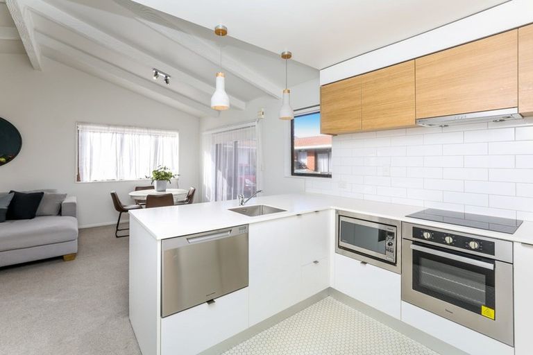 Photo of property in 1/41 Fulford Street, New Plymouth, 4310