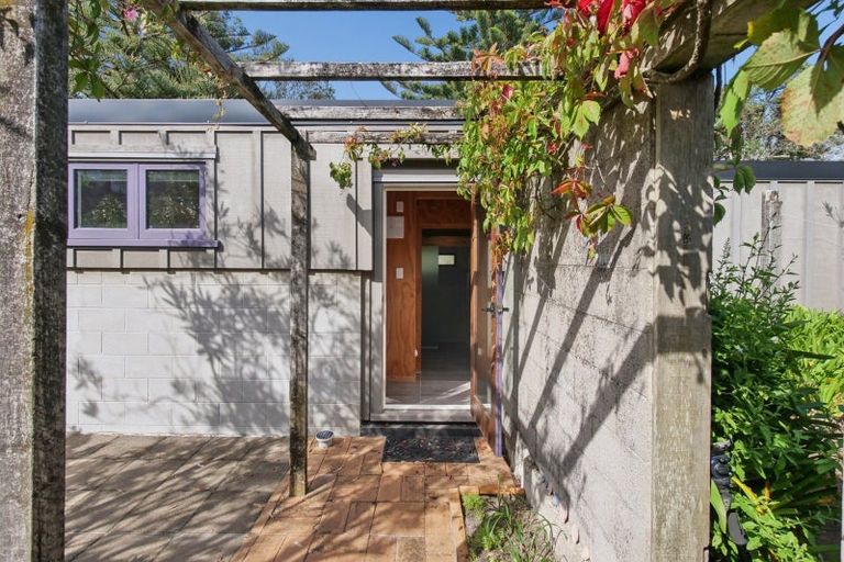 Photo of property in 135 Karewa Parade, Papamoa Beach, Papamoa, 3118