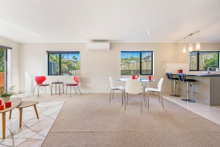 Photo of property in 19a Kelwyn Road, Kelston, Auckland, 0602