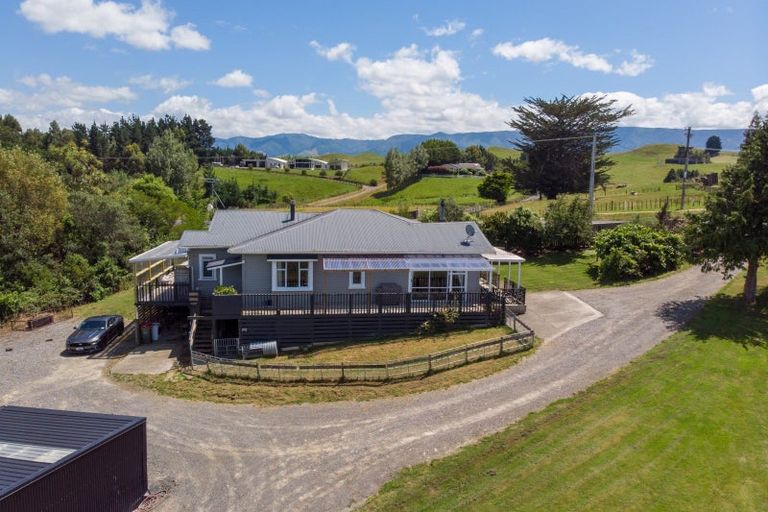 Photo of property in 133 Adelaide Road, Dannevirke, 4930