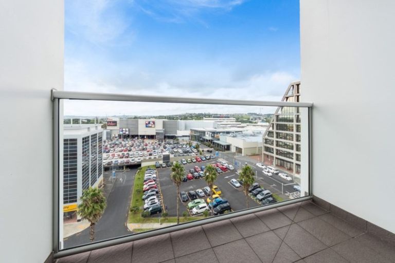 Photo of property in Proximity Apartments, 402/17 Osterley Way, Manukau, Auckland, 2104