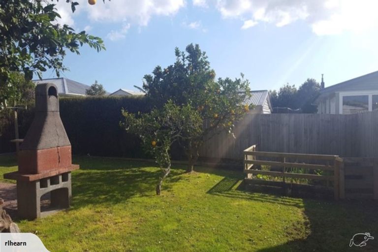 Photo of property in 2/6 Murray Road, Te Atatu Peninsula, Auckland, 0610