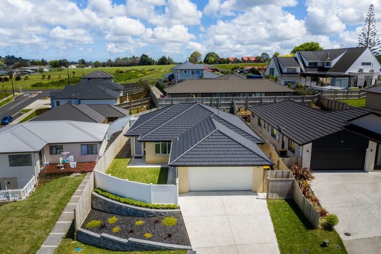 Photo of property in 12 Regis Park Drive, Pukekohe, 2120