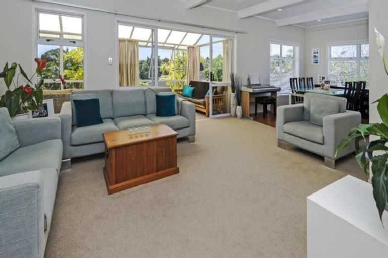 Photo of property in 8 Towra Place, Botany Downs, Auckland, 2010