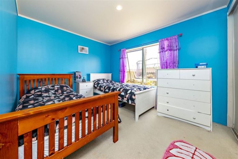 Photo of property in 4 Bernina Place, Weymouth, Auckland, 2103