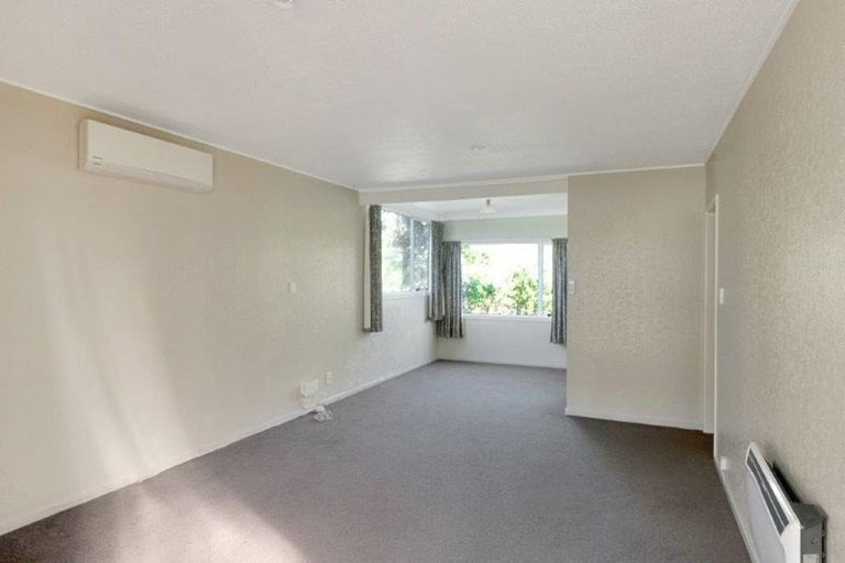 Photo of property in 39 Thurleigh Grove, Karori, Wellington, 6012
