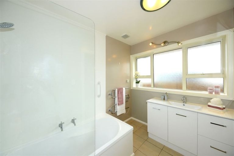 Photo of property in 53 Burnside Crescent, Burnside, Christchurch, 8053