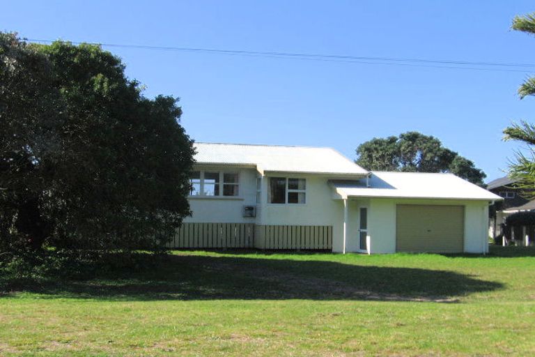 Photo of property in 19 Riverview Road, Cooks Beach, Whitianga, 3591