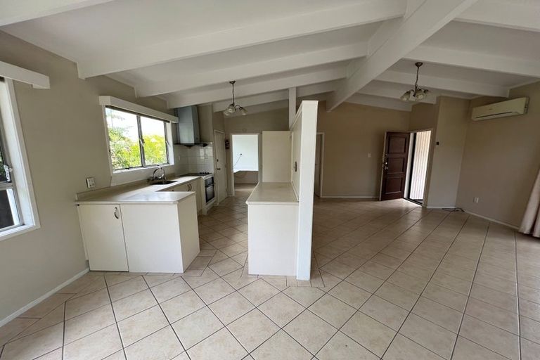 Photo of property in 3 Kerria Place, Sunnynook, Auckland, 0620