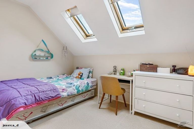 Photo of property in 2/62 Target Road, Totara Vale, Auckland, 0629