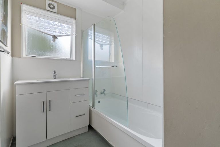 Photo of property in 49 Dungarvon Place, Clendon Park, Auckland, 2103