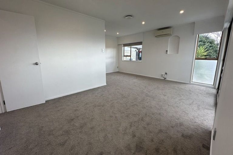 Photo of property in 1/166 Fisher Parade, Farm Cove, Auckland, 2012