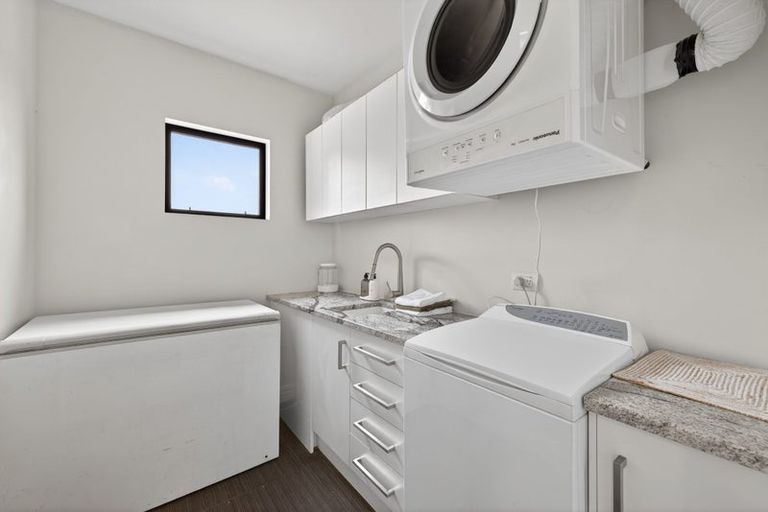 Photo of property in 1 Vahsel Bay, Wigram, Christchurch, 8025