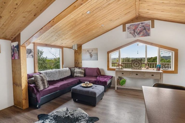 Photo of property in 2219 South Head Road, South Head, Helensville, 0874