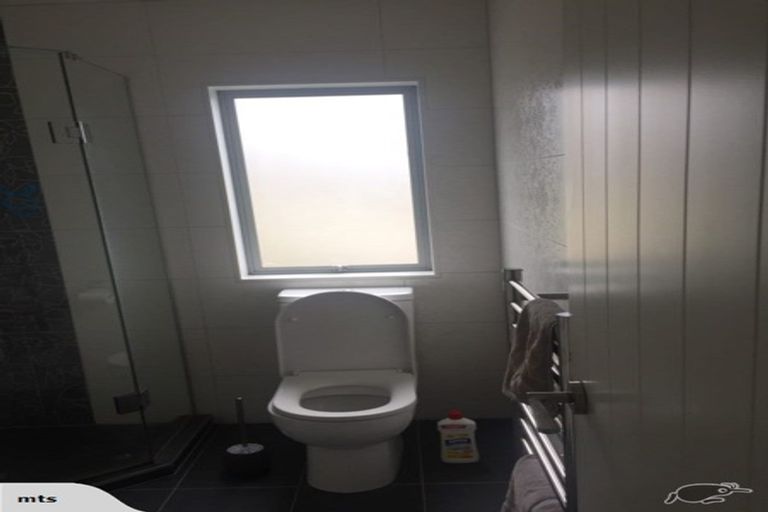 Photo of property in 20 Harrowglen Drive, Northcross, Auckland, 0632