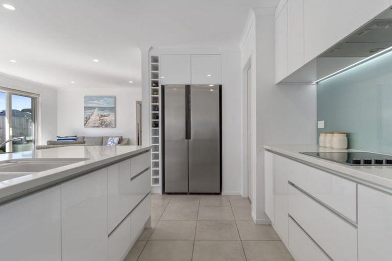 Photo of property in 6 Batty Street, Papamoa Beach, Papamoa, 3118