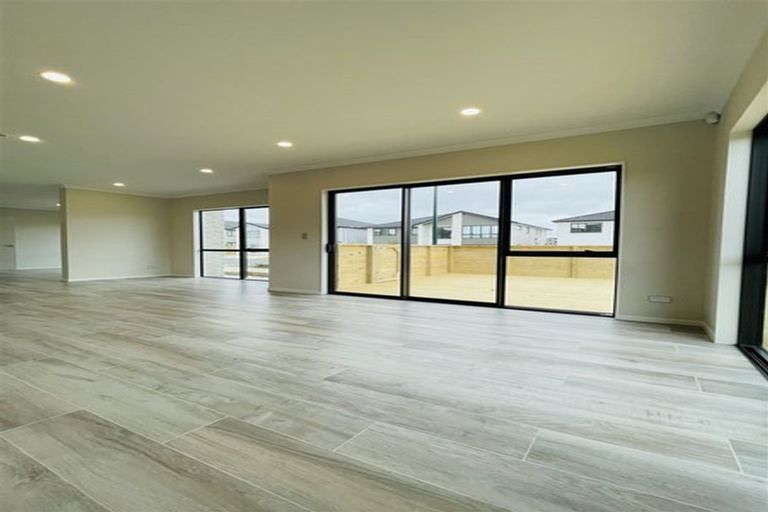 Photo of property in 111 Valderama Drive, Flat Bush, Auckland, 2019