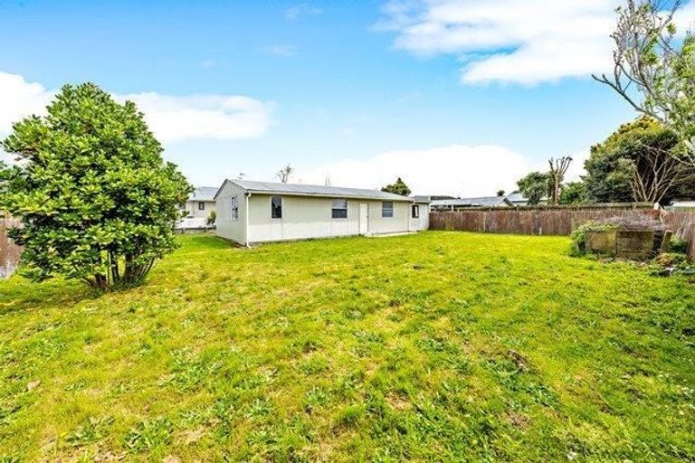 Photo of property in 30 Sutton Crescent, Papakura, 2110