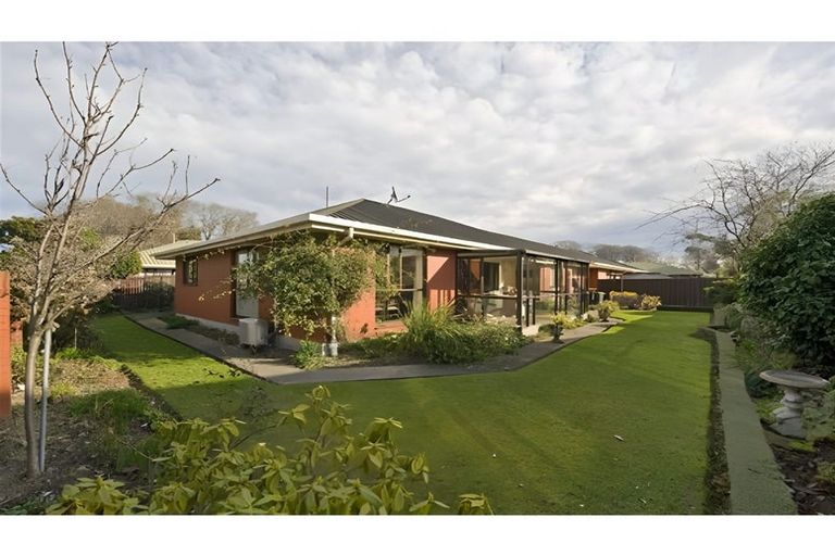 Photo of property in 7b Ludecke Place, Sockburn, Christchurch, 8042