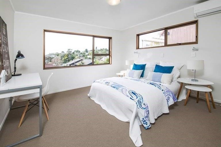 Photo of property in 1 Lynngate Place, Hillcrest, Auckland, 0627